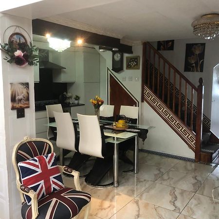 Cheerful 4 Bedroom House With Garden Free Parking London Eksteriør bilde