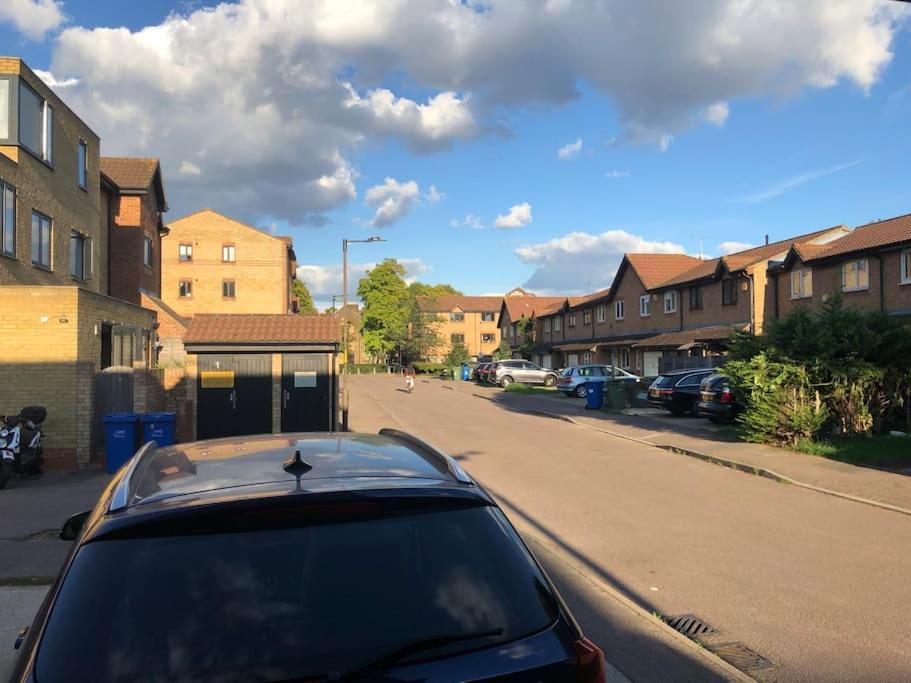 Cheerful 4 Bedroom House With Garden Free Parking London Eksteriør bilde