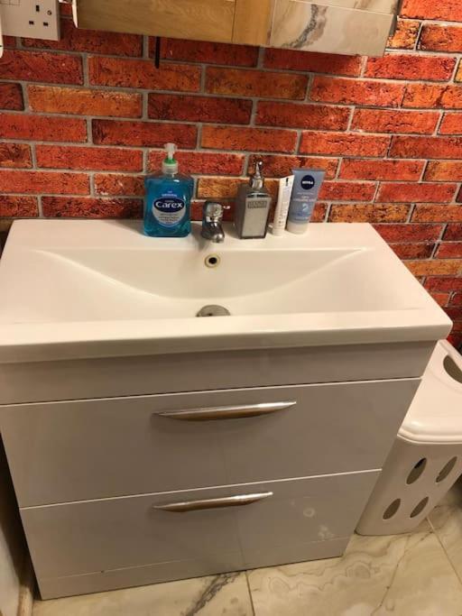 Cheerful 4 Bedroom House With Garden Free Parking London Eksteriør bilde