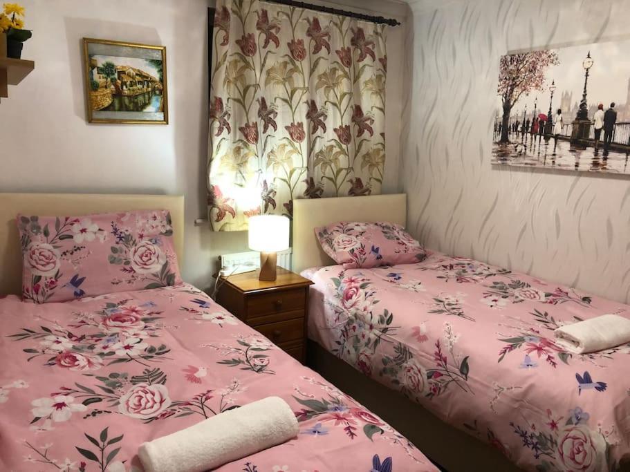 Cheerful 4 Bedroom House With Garden Free Parking London Eksteriør bilde