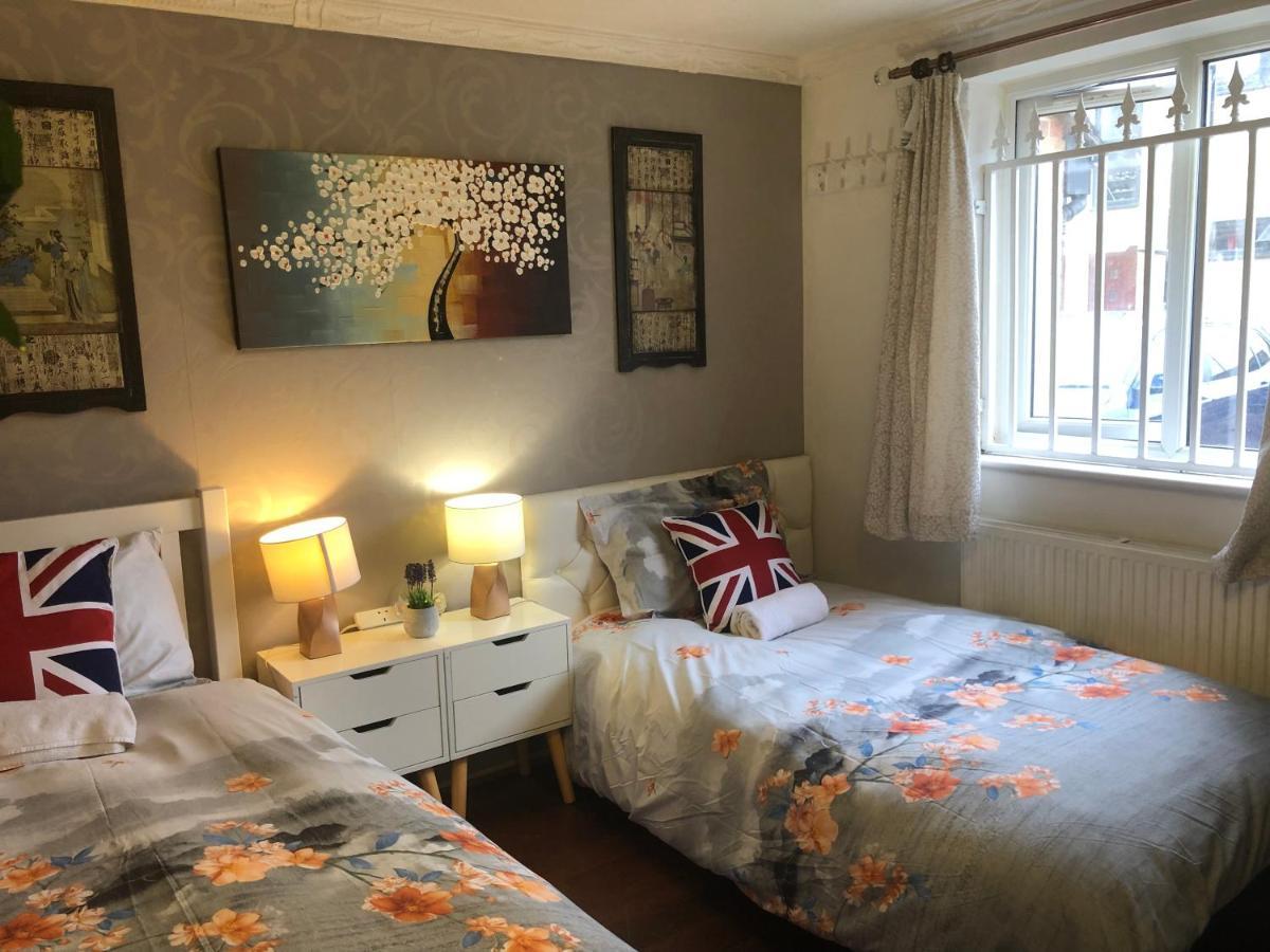 Cheerful 4 Bedroom House With Garden Free Parking London Eksteriør bilde
