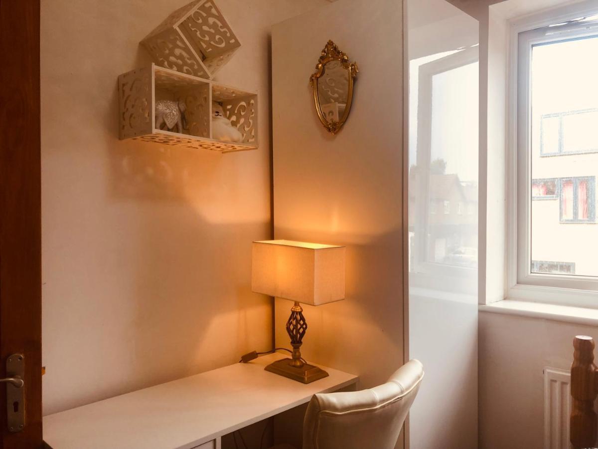Cheerful 4 Bedroom House With Garden Free Parking London Eksteriør bilde