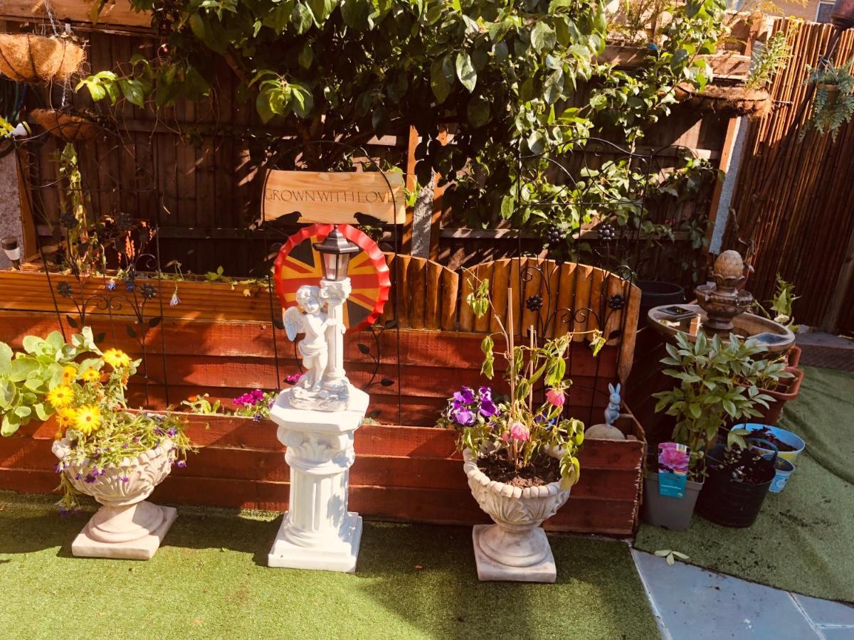 Cheerful 4 Bedroom House With Garden Free Parking London Eksteriør bilde