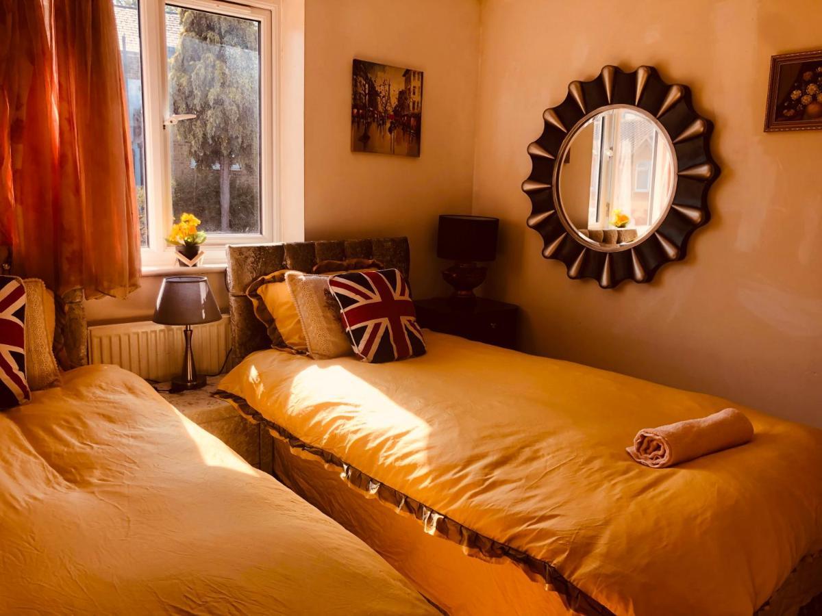 Cheerful 4 Bedroom House With Garden Free Parking London Eksteriør bilde