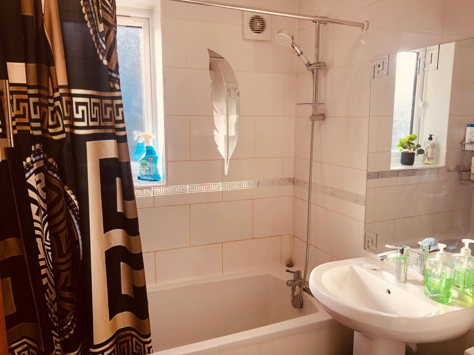 Cheerful 4 Bedroom House With Garden Free Parking London Eksteriør bilde